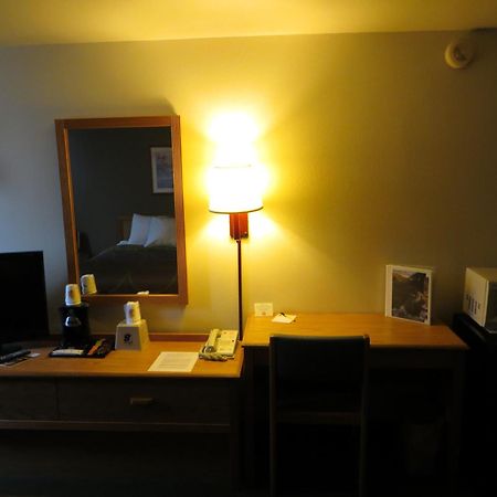 Super 8 By Wyndham Spearfish Hotel Ruang foto