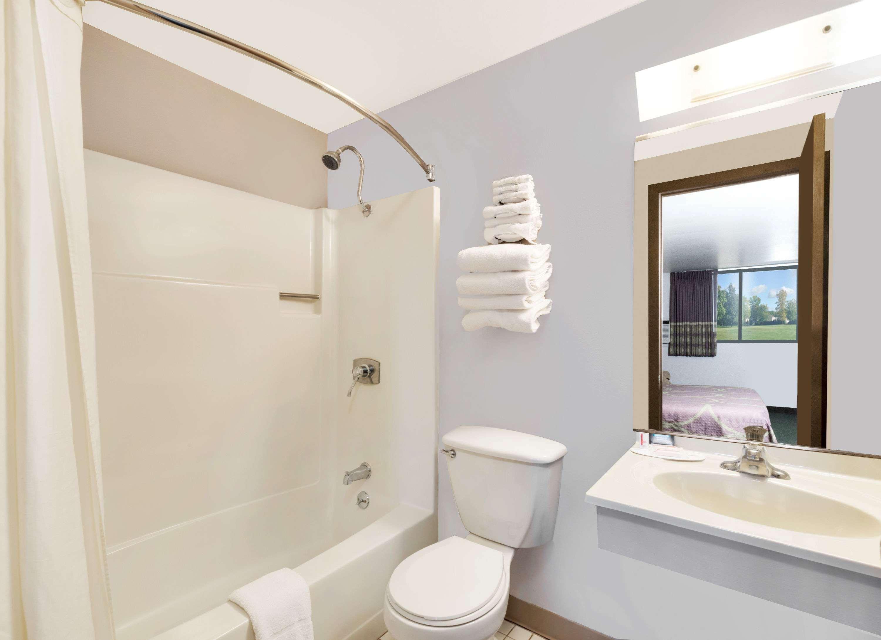 Super 8 By Wyndham Spearfish Hotel Bagian luar foto