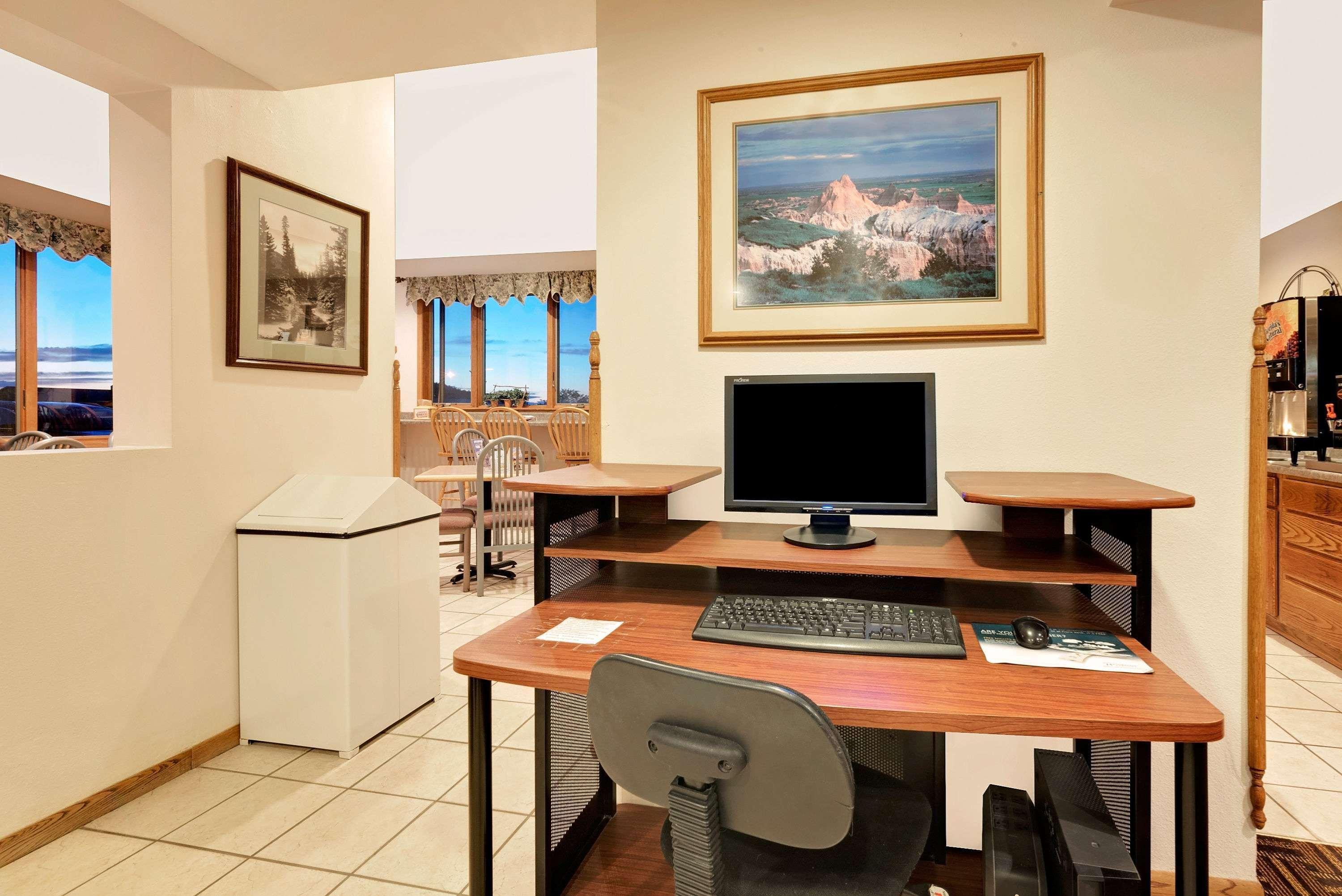 Super 8 By Wyndham Spearfish Hotel Bagian luar foto
