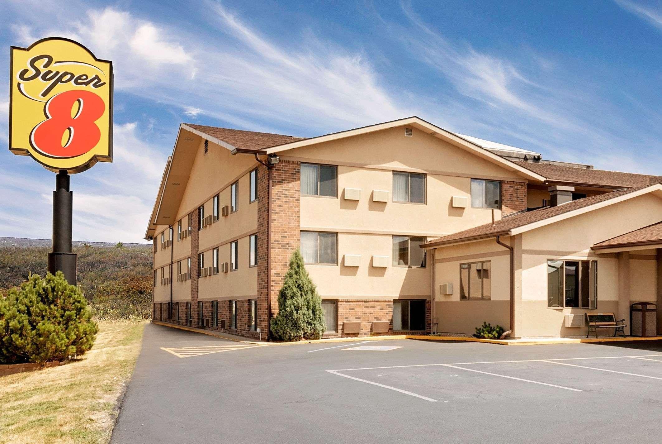 Super 8 By Wyndham Spearfish Hotel Bagian luar foto