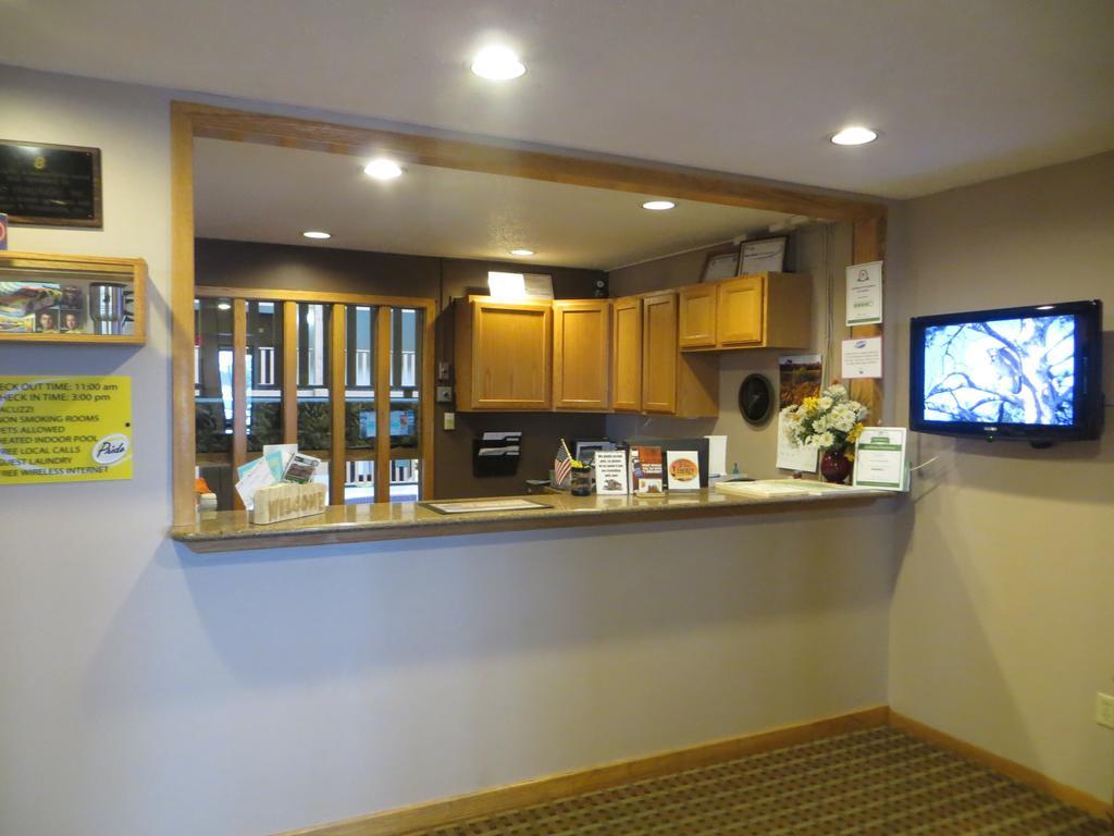 Super 8 By Wyndham Spearfish Hotel Bagian luar foto