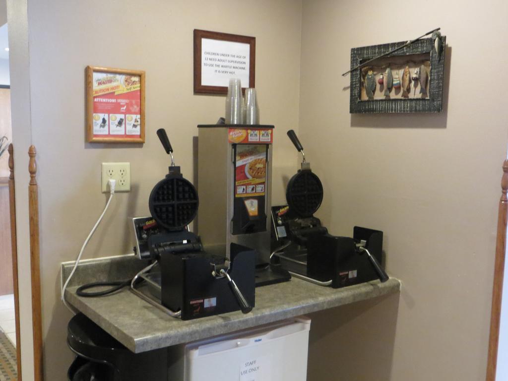 Super 8 By Wyndham Spearfish Hotel Bagian luar foto