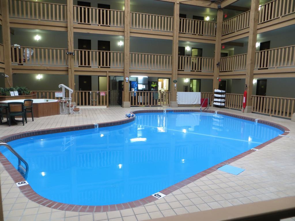 Super 8 By Wyndham Spearfish Hotel Bagian luar foto