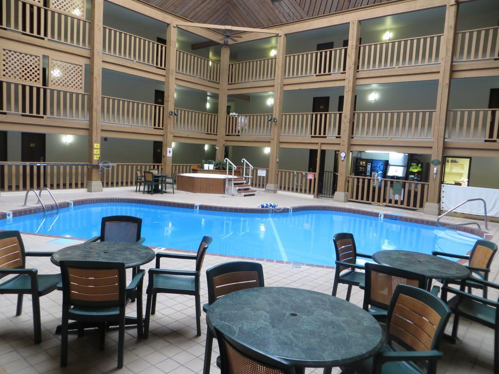 Super 8 By Wyndham Spearfish Hotel Bagian luar foto
