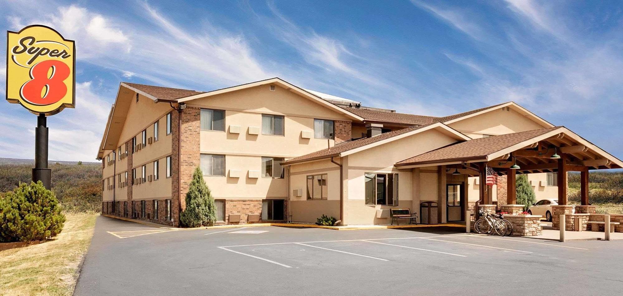 Super 8 By Wyndham Spearfish Hotel Bagian luar foto