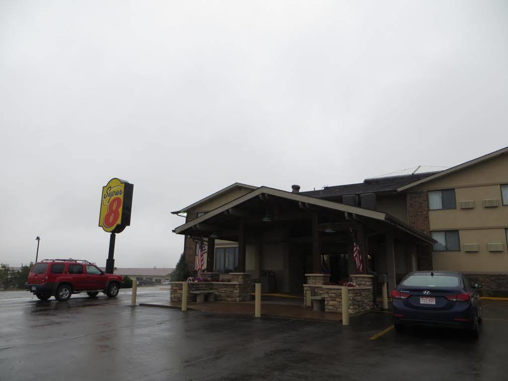 Super 8 By Wyndham Spearfish Hotel Bagian luar foto